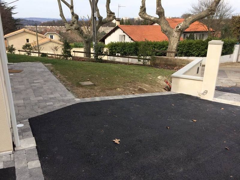 aménagement de cour, allée de jardin, pavés , enrobé, gravier. Lyon