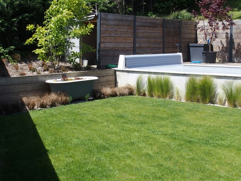 contrat entretien, tonte, taille, nettoyage à cailloux sur fontaines