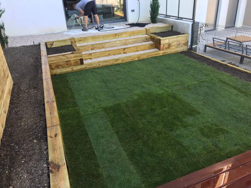 Pose de gazon de placage et arrosage automatique dans les mont d'or