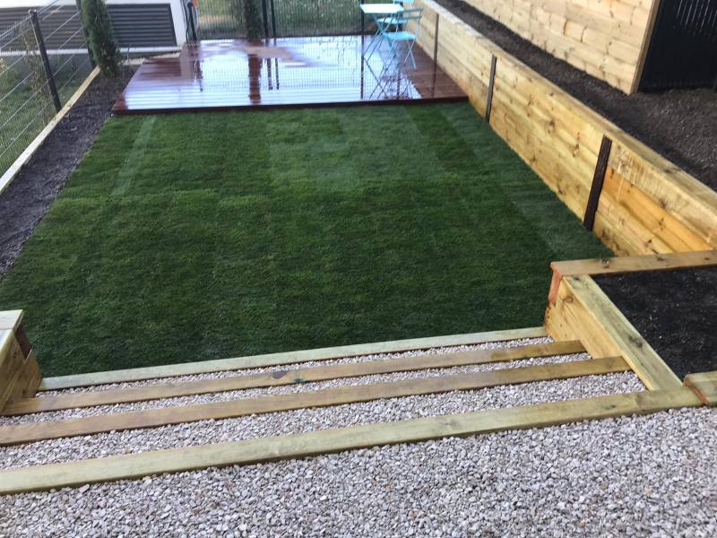 Création d'une terrasse bois sur plot dans les Mont d'or