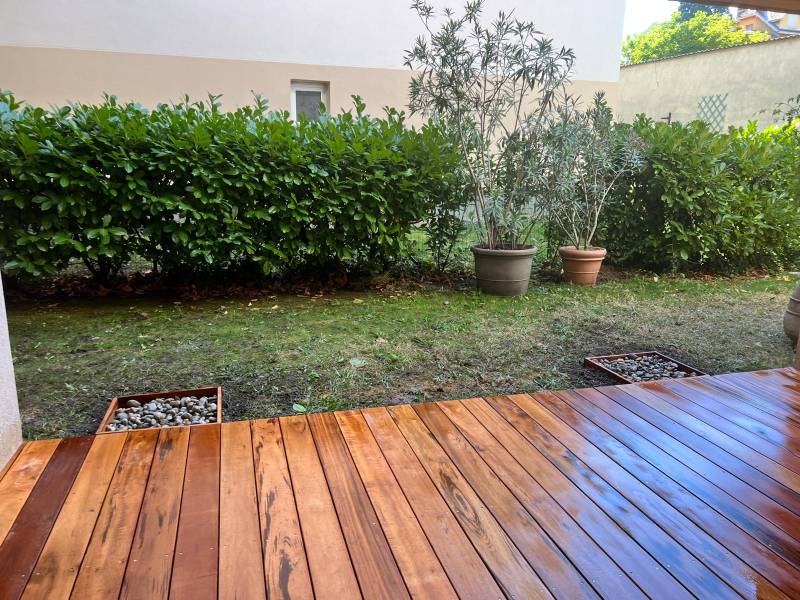 Rénovation terrasse extérieure en bois IPE de 40 m2 dans une maison individuelle Fontaine sur Saône (69270)