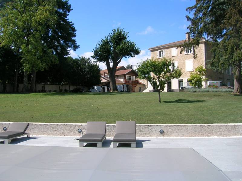 Tonte de pelouse dans les Monts d'or